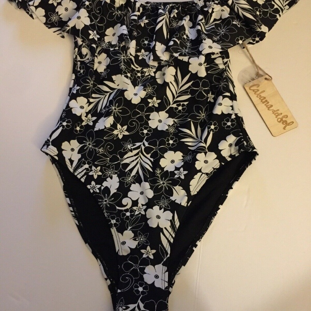 Cabana Del Sol 1 Piece Black Flowers Ruffle  Small